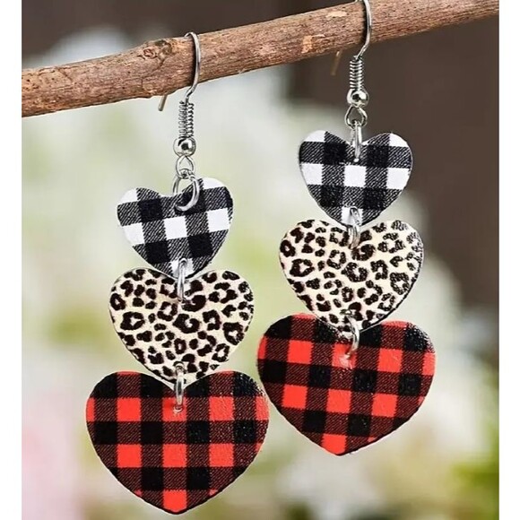 Heart Shaped Dangle earrings for Valentine's Day - Picture 1 of 1
